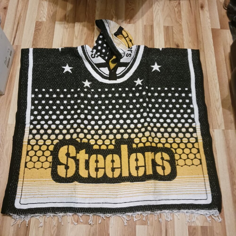 Pittsburgh Steelers NFL Reversible Woven Poncho – Adult One Size